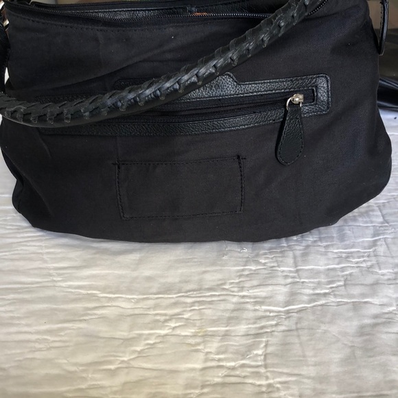 Wilson’s Leather Beautiful Black Shoulder Bag - Picture 8 of 8